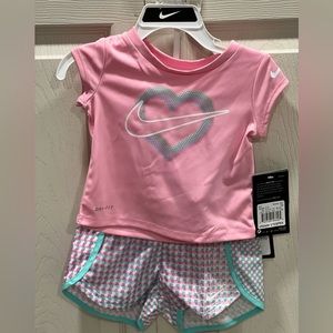 New 2 piece Nike short set girls